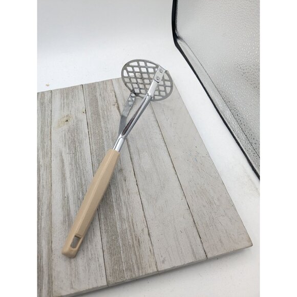 Vintage Potato Vegetable Masher Faux wood Handle Utensil 9 3/4" Japan - Picture 6 of 8